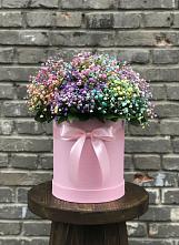 Цветочная композиция из Гипсофила и Розы в шляпной коробке в Шишкино