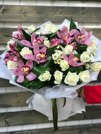 Букет цветов из: Розы и Хризантемы в Шишкино