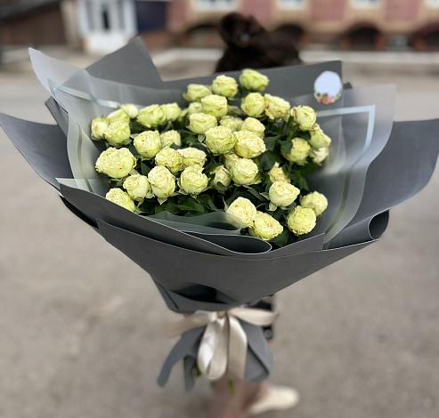 Букет Белые кустовые розы Солинеро в Шишкино