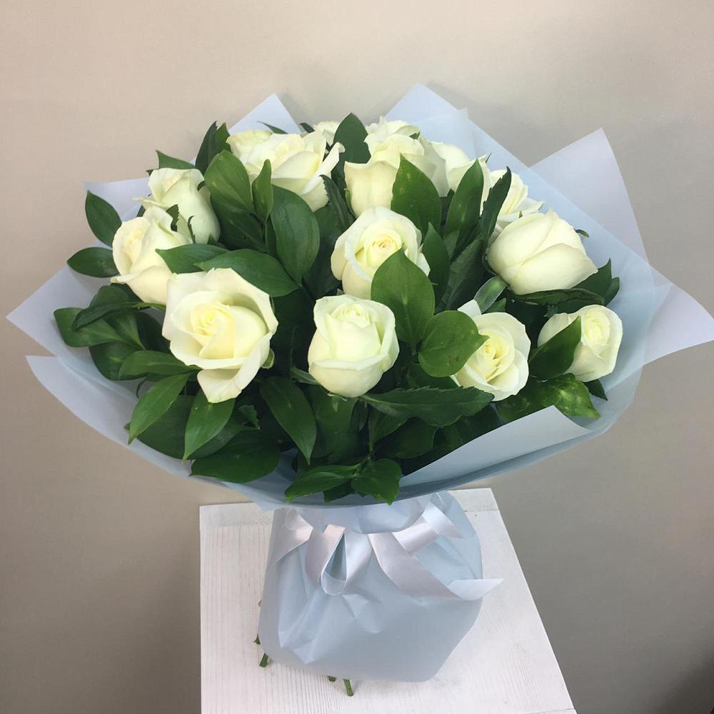 Букет 15 Белых роз Проуд в Шишкино