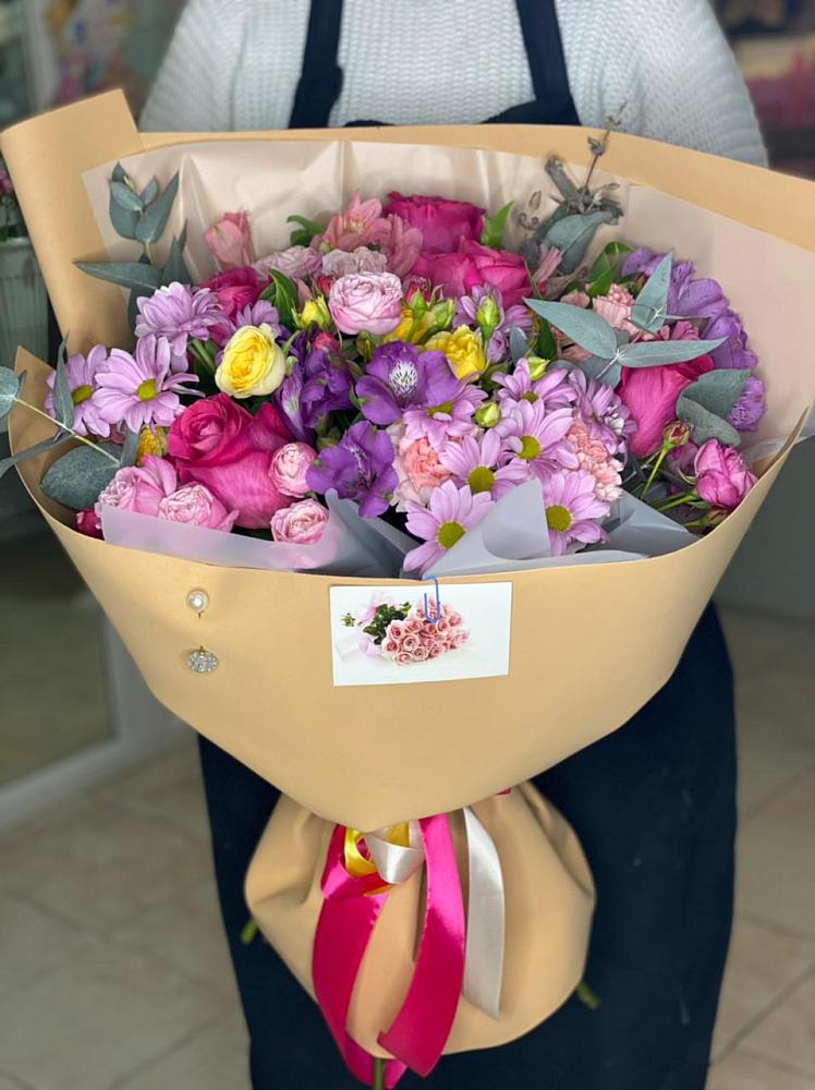 Букет цветов из: Хризантемы, Гвоздики и Альстромерии в Шишкино