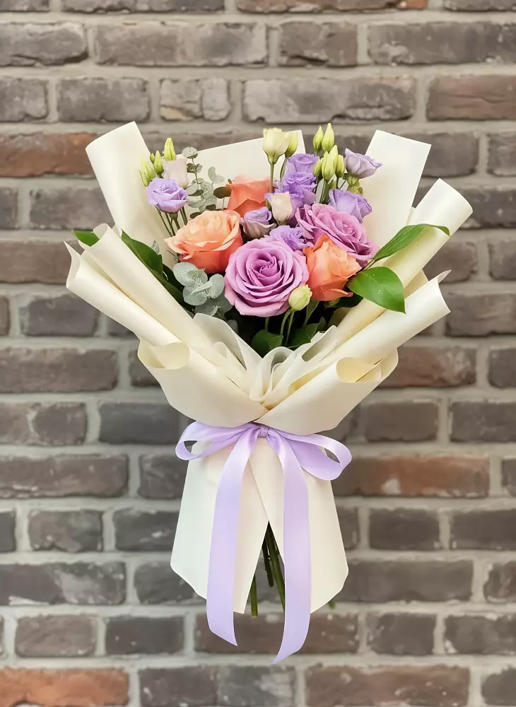 Букет цветов из: Лизиантусы и Розы в Шишкино