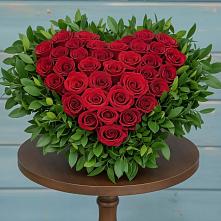 Цветочная композиция из Розы в виде сердца в Шишкино