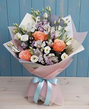 Букет цветов из:  Лизиантусы, Розы, Альстромерии и Гипсофила в Шишкино