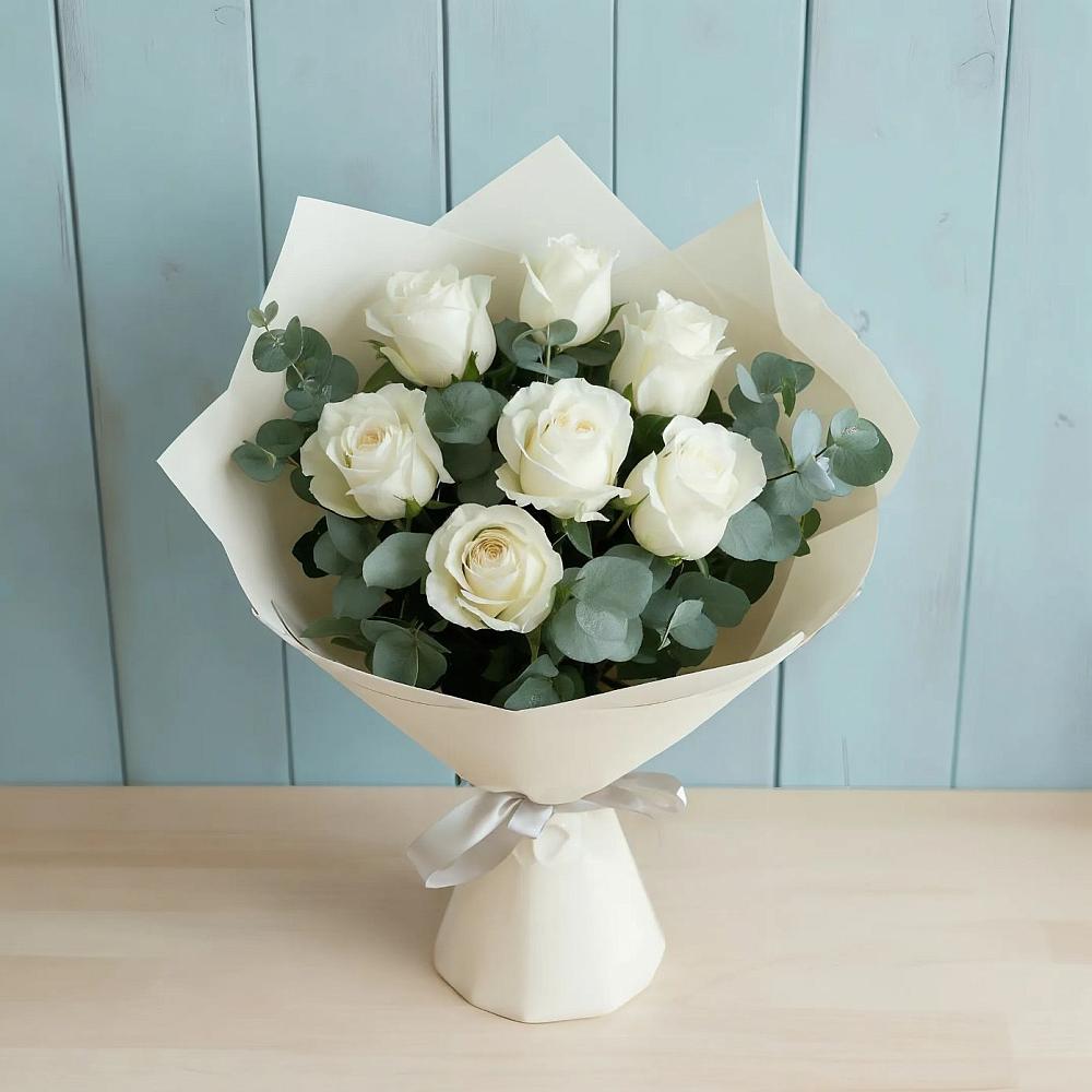 Букет Белые розы в Эвкалипте в Шишкино