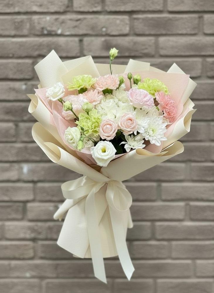 Букет цветов из: Гвоздики, Розы, Лизиантусы и Хризантемы в Шишкино