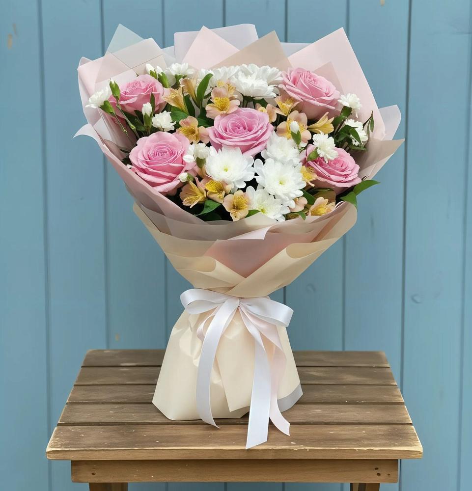 Букет цветов из: Гвоздики, Орхидеи и Розы в Шишкино