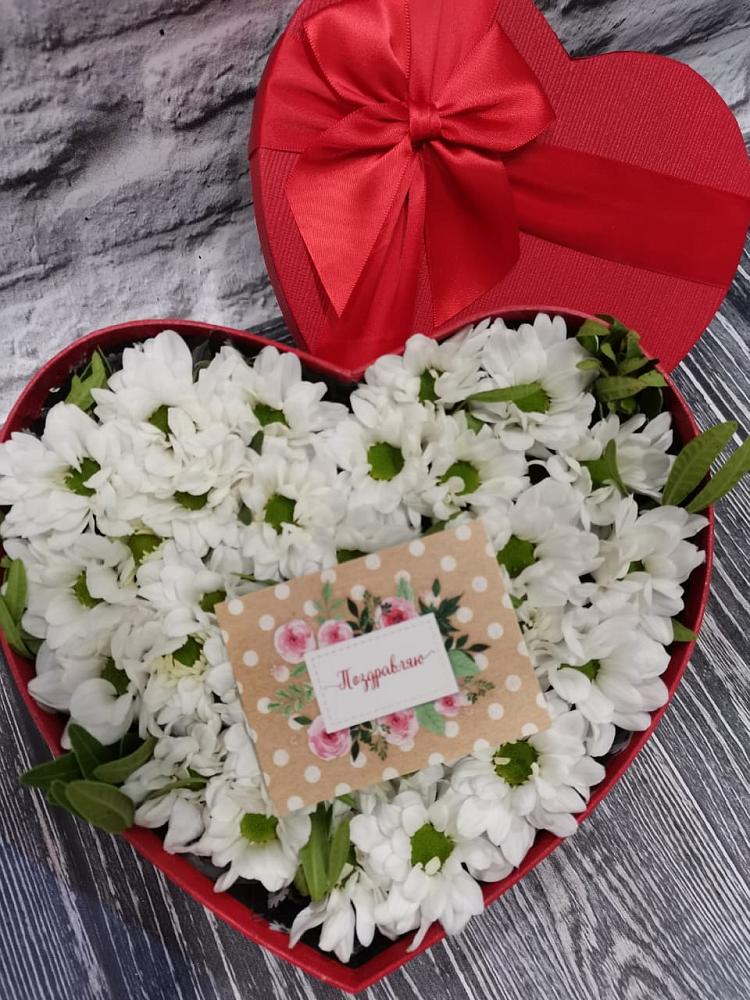 Цветочная композиция из Хризантемы в виде сердца в Шишкино