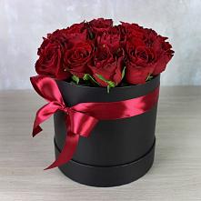 Цветочная композиция из Розы в шляпной коробке в Шишкино