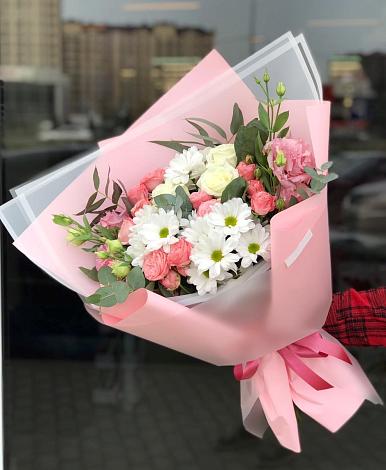 Букет цветов из: Розы, Лизиантусы и Хризантемы в Шишкино
