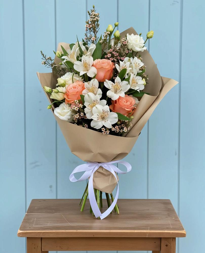 Букет цветов из: Альстромерии, Лизиантусы, Розы и Хризантемы в Шишкино